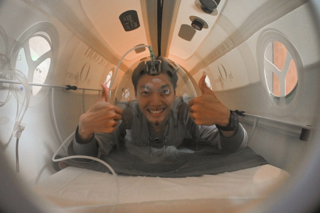 Hyperbaric oxygen chamber